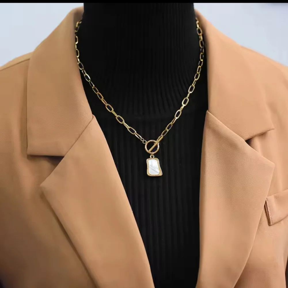 ***NEW*** Geometric Pearl Oyster Necklace - Picture 3 of 8